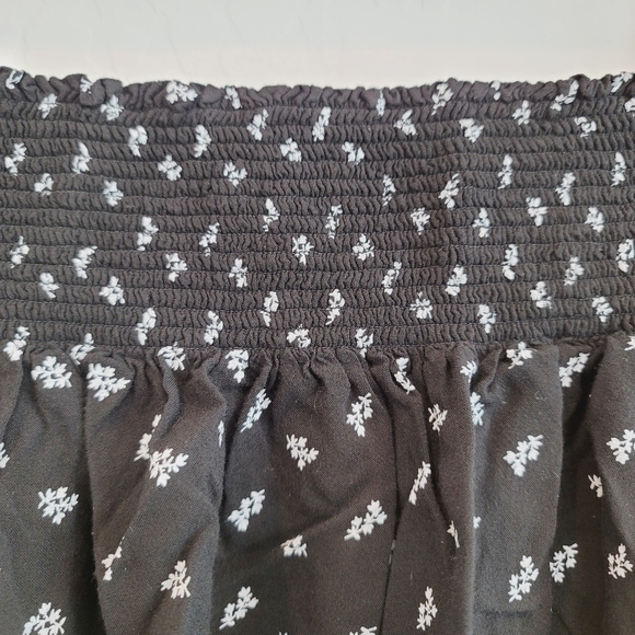 Mossimo Ebony Leaf Print Skater Skirt Size Small - Picture 5 of 10